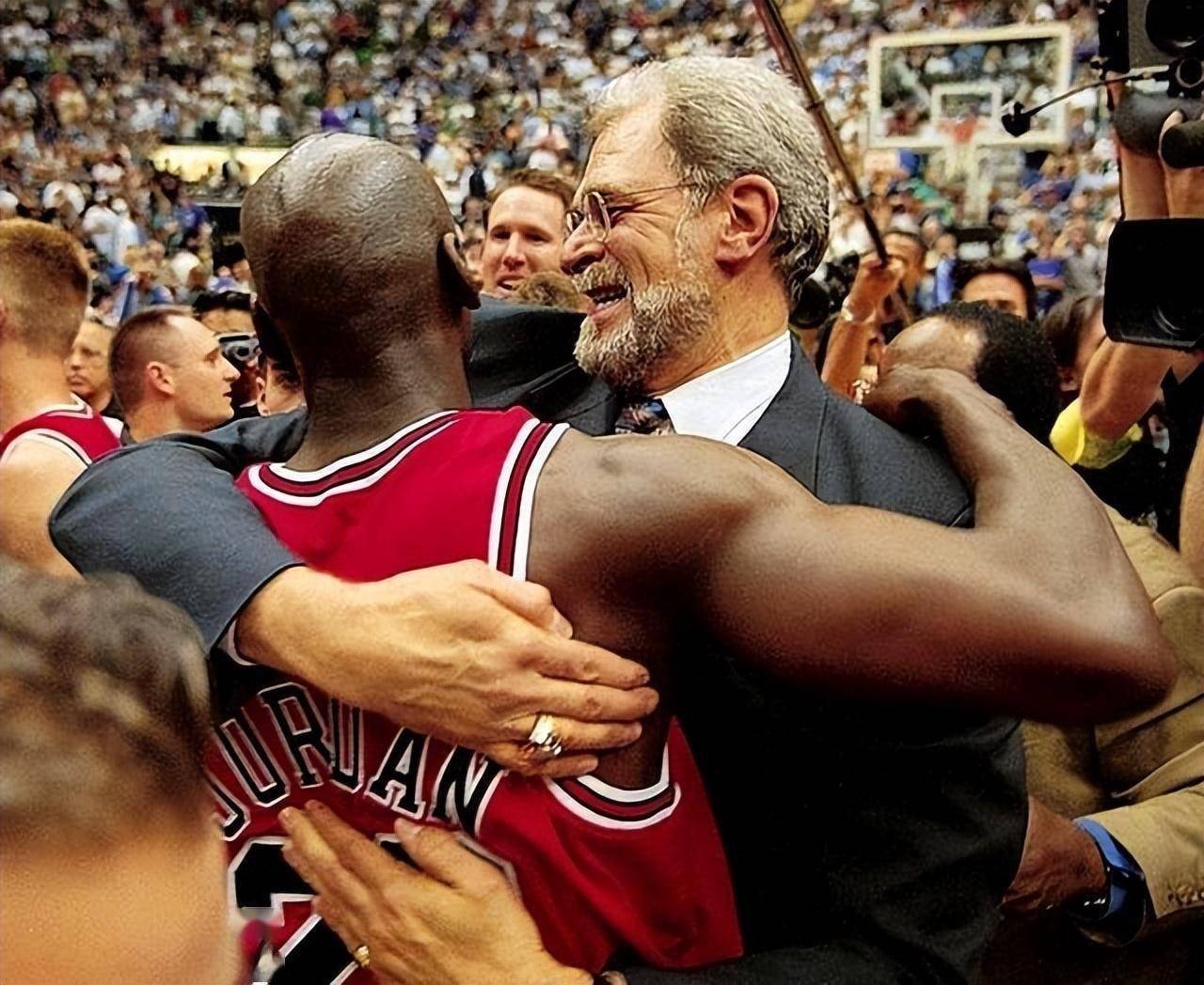 kaiyun体育综合-传奇教练背后的战术秘密