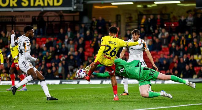 包含英超：阿森纳4-0大胜沃特福德，状态爆棚追赶领头羊的词条