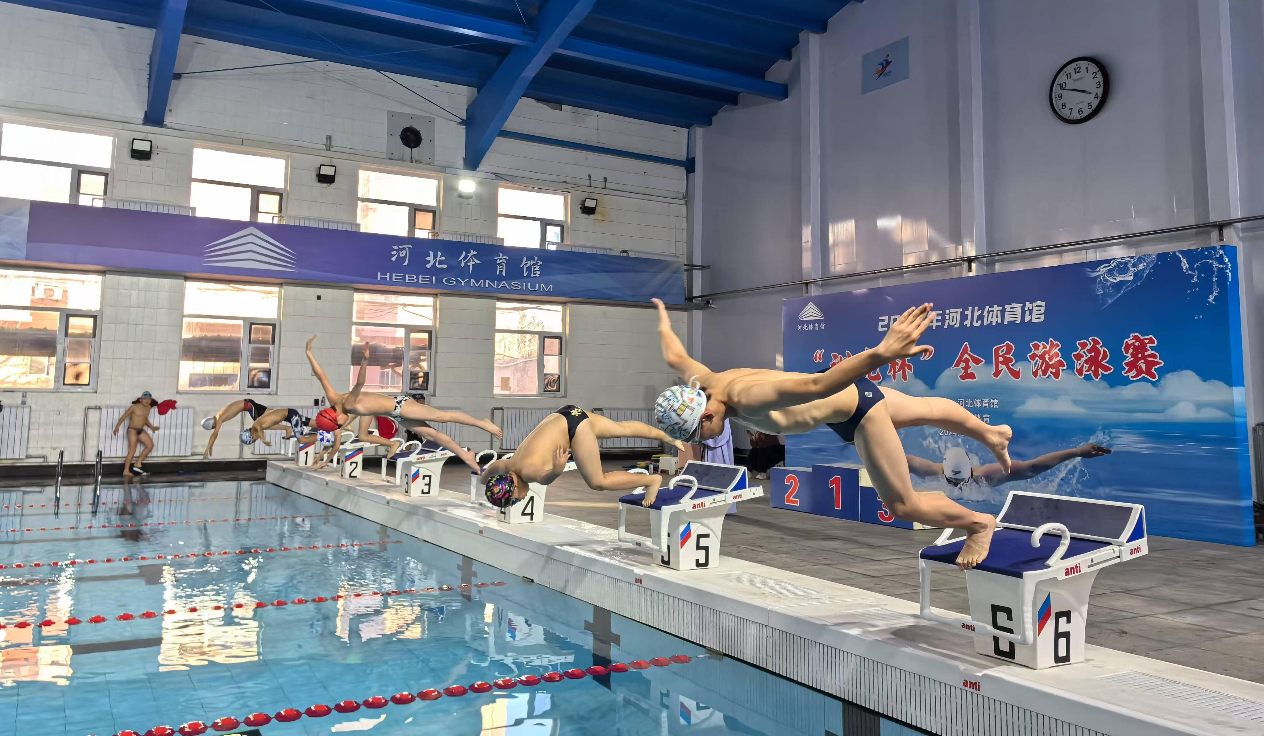 包含开云体育:国际游泳大赛各国选手竞争激烈，谁将夺冠？的词条