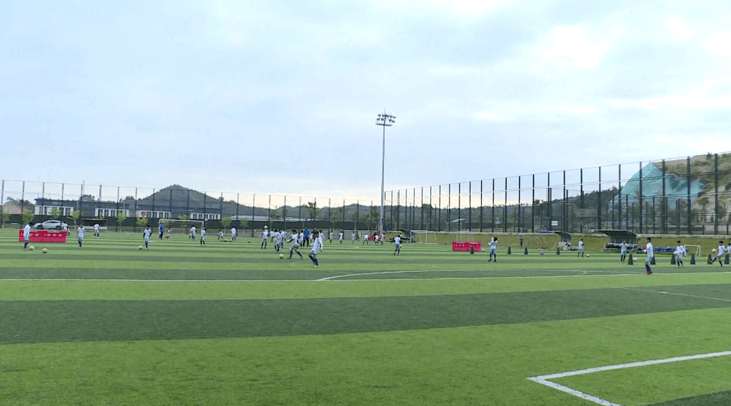 开云体育:中国足球“足球小镇”成“地产项目”？球迷：别再圈地盖房了！的简单介绍